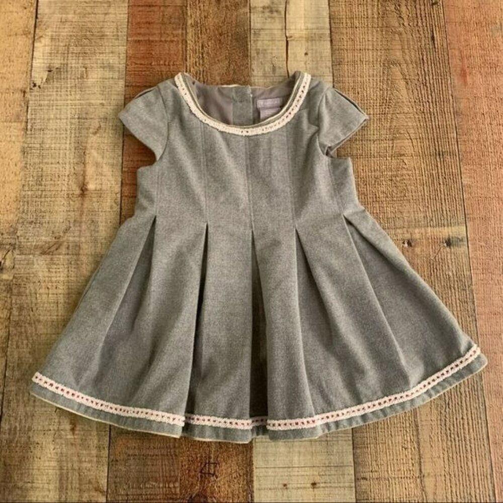 Tahari girls size 3T pleated dress with faux chenille and gold trim in gray